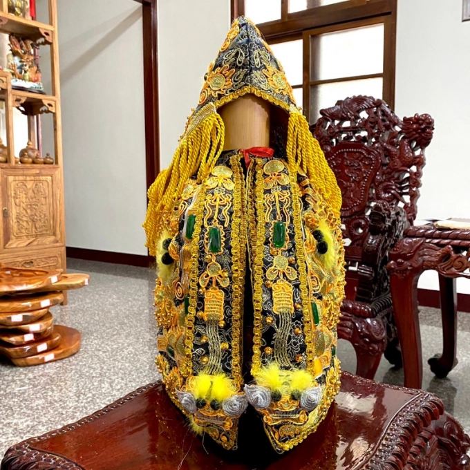 鑲玉龍袍_金龍