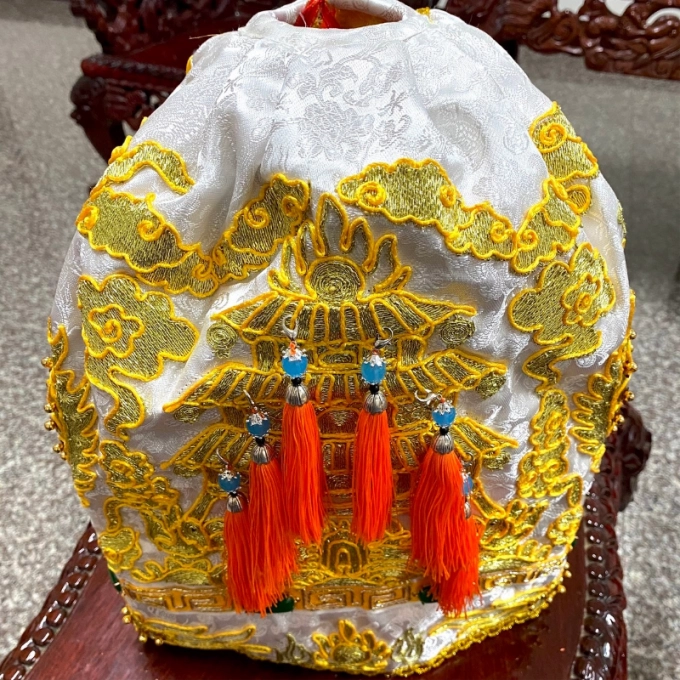  鑲玉龍袍_金龍