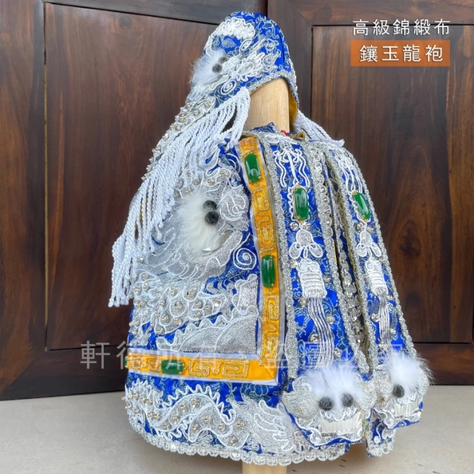 鑲玉龍袍_銀龍