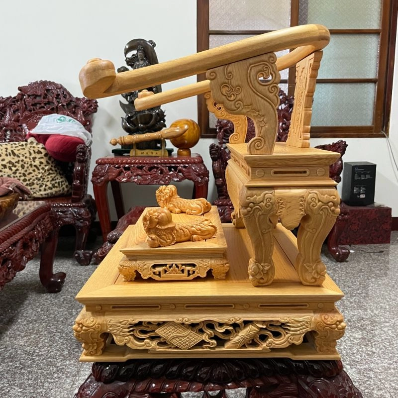 尺六托兩尺如意托椅-檜木踏獅