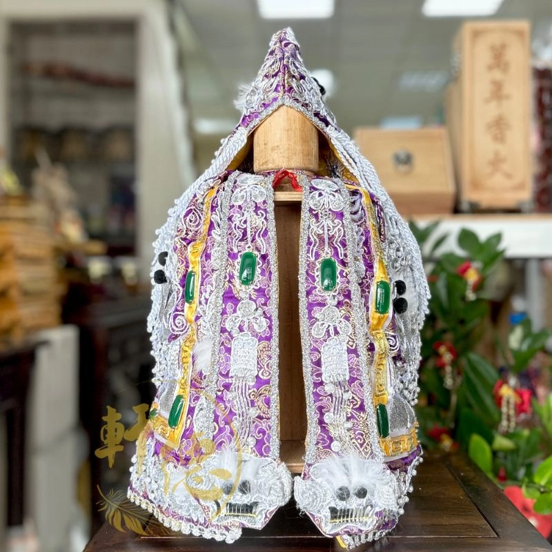 鑲玉龍袍_銀龍