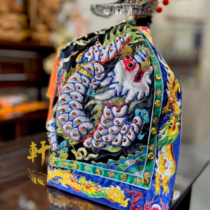  鋁管眼三角麟_銀龍