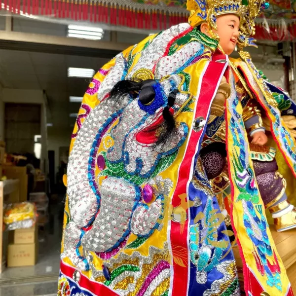 「黃色」龍袍